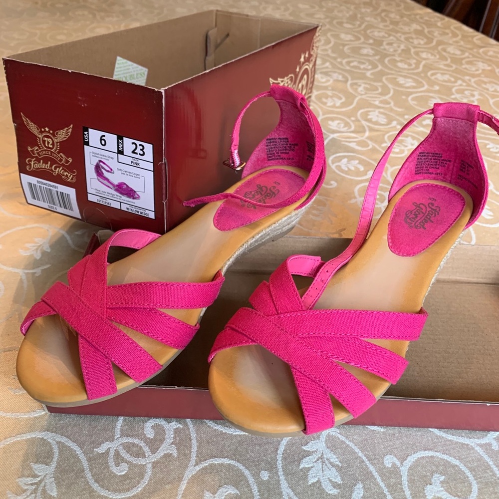 Pink Wedge Sandal (size 6) Like New
